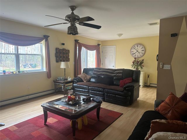 3 Horseshoe Lane, Center Moriches, NY 11934