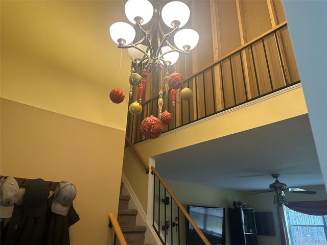 3 Horseshoe Lane, Center Moriches, NY 11934