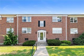 30 Arnold Way 30-2, West Hartford, CT 06119