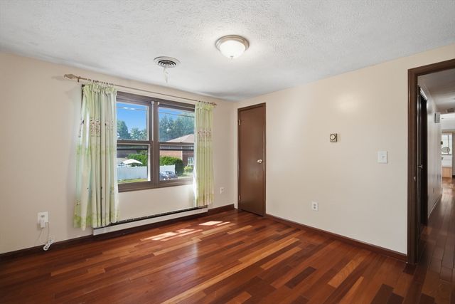 4 Baril Ln, Chicopee, MA 01013