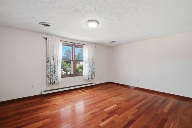 4 Baril Ln, Chicopee, MA 01013