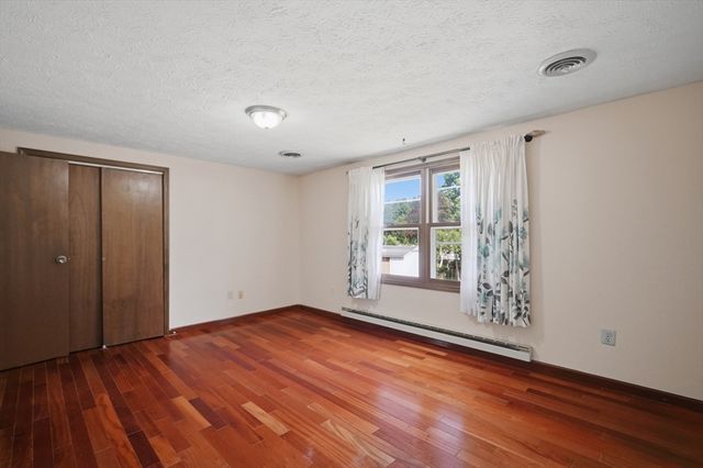4 Baril Ln, Chicopee, MA 01013