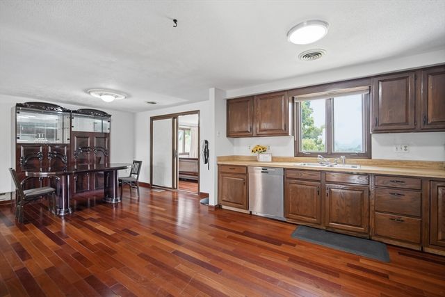 4 Baril Ln, Chicopee, MA 01013