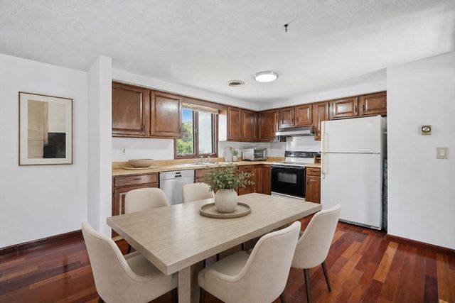 4 Baril Ln, Chicopee, MA 01013
