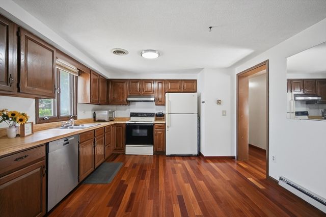 4 Baril Ln, Chicopee, MA 01013