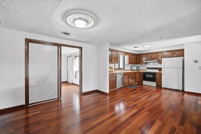 4 Baril Ln, Chicopee, MA 01013