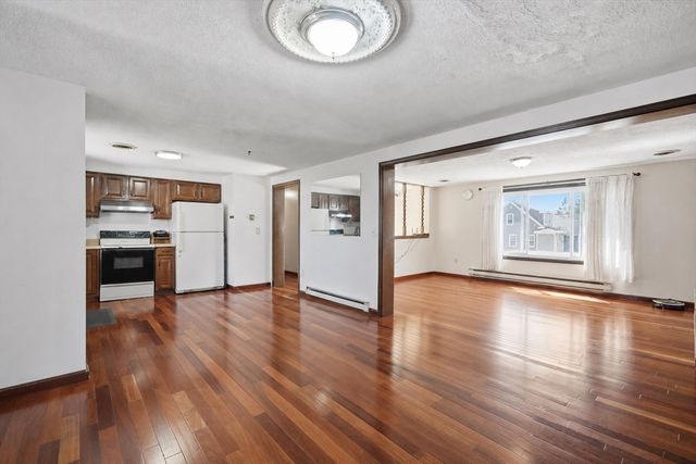 4 Baril Ln, Chicopee, MA 01013