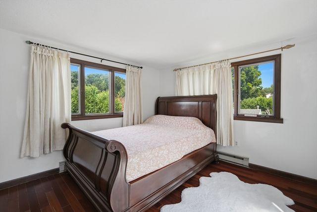 4 Baril Ln, Chicopee, MA 01013