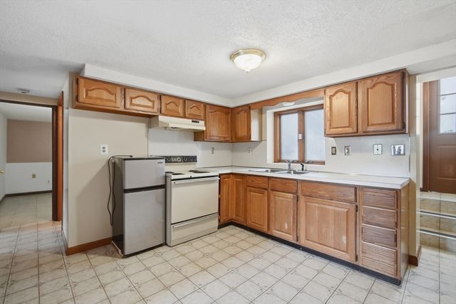 4 Baril Ln, Chicopee, MA 01013
