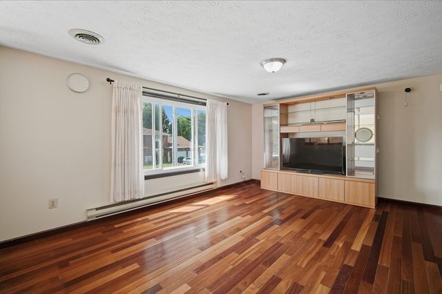 4 Baril Ln, Chicopee, MA 01013