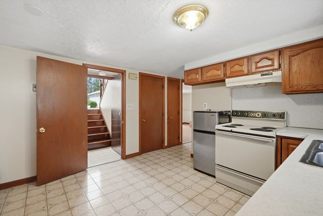 4 Baril Ln, Chicopee, MA 01013