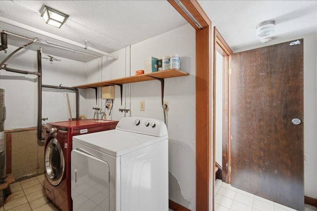 4 Baril Ln, Chicopee, MA 01013