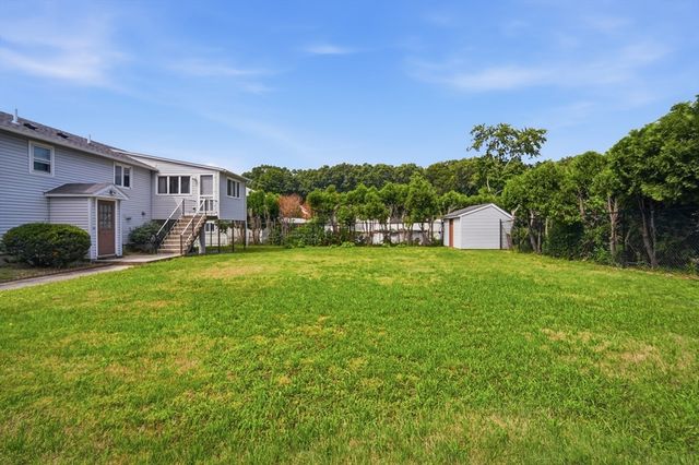 4 Baril Ln, Chicopee, MA 01013