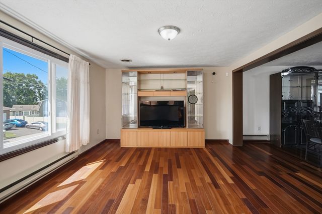 4 Baril Ln, Chicopee, MA 01013