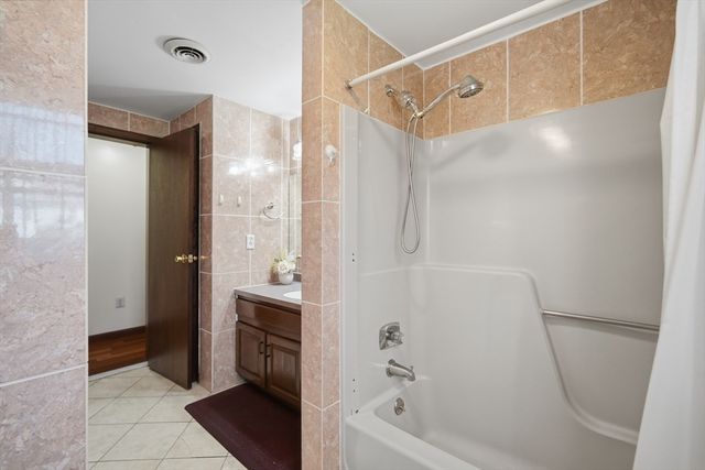 4 Baril Ln, Chicopee, MA 01013