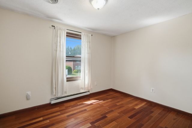 4 Baril Ln, Chicopee, MA 01013
