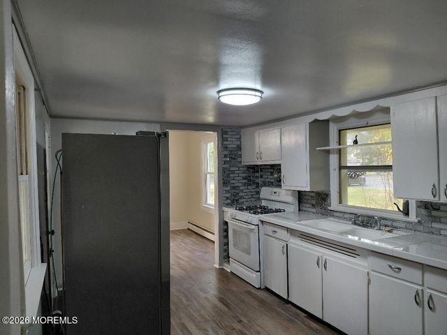 675 Clifton Avenue, Toms River, NJ 08753