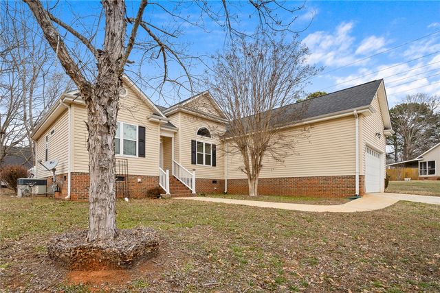 112 Jester Court, Williamston, SC 29697
