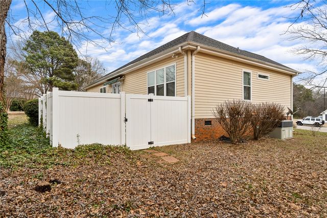 112 Jester Court, Williamston, SC 29697