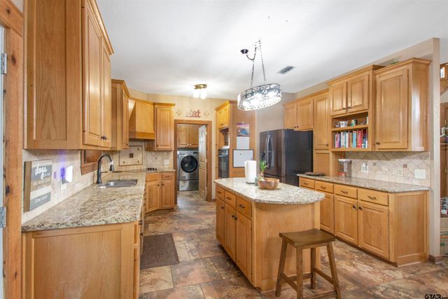 6233 Curtis Black Rd, Hallsville, TX 75650
