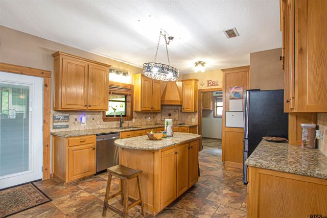 6233 Curtis Black Rd, Hallsville, TX 75650