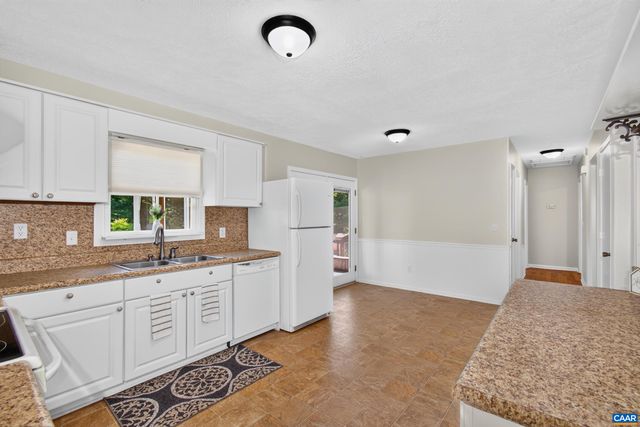 2112 CARPENTERS MILL RD, Barboursville, VA 22923