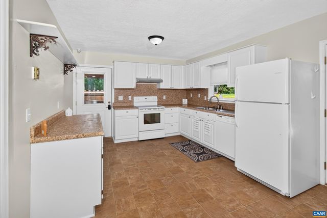 2112 CARPENTERS MILL RD, Barboursville, VA 22923