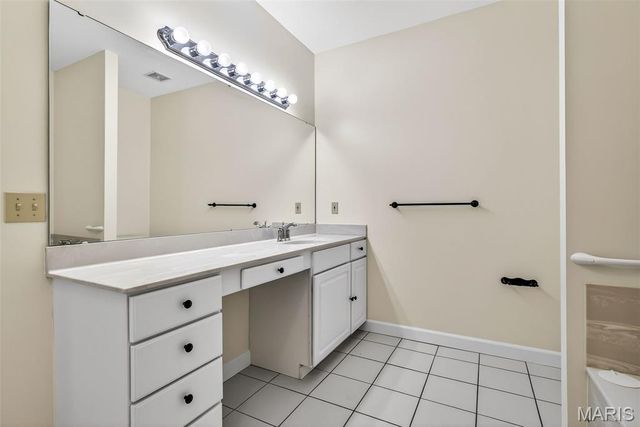 13115 Mill Crossing Court 205, St Louis, MO 63141