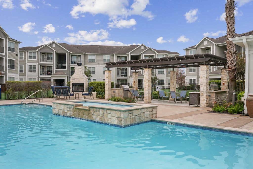 14807 Woodland Hills Drive 1304, Houston, TX 77396