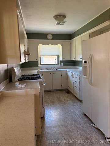 3301 Harvey Road, Bartlesville, OK 74006