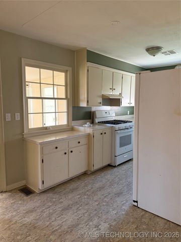 3301 Harvey Road, Bartlesville, OK 74006