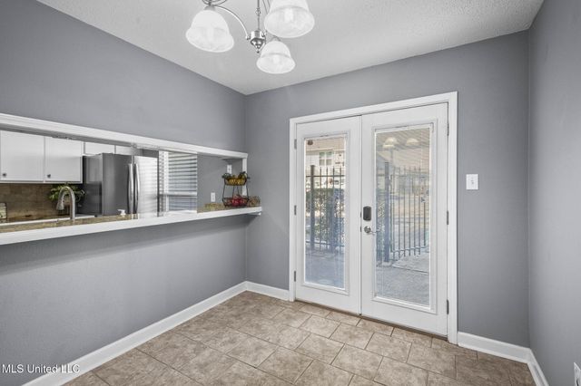 550 Post Road, 121, Ridgeland, MS 39157