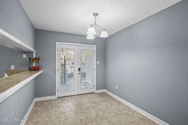 550 Post Road, 121, Ridgeland, MS 39157