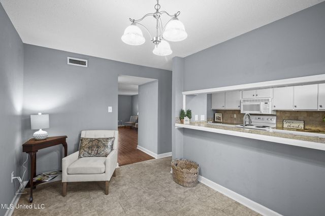 550 Post Road, 121, Ridgeland, MS 39157