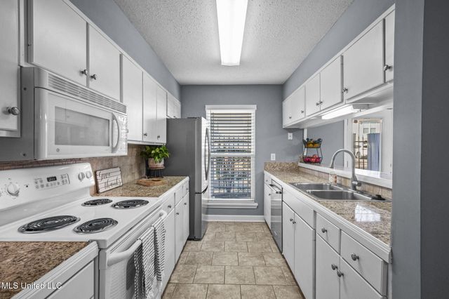 550 Post Road, 121, Ridgeland, MS 39157