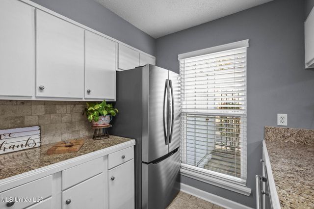 550 Post Road, 121, Ridgeland, MS 39157