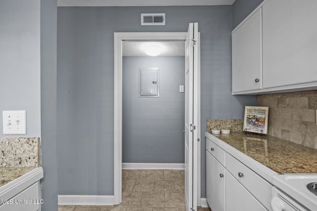 550 Post Road, 121, Ridgeland, MS 39157