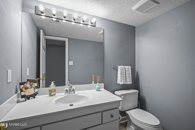 550 Post Road, 121, Ridgeland, MS 39157