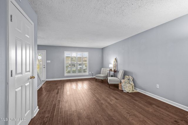 550 Post Road, 121, Ridgeland, MS 39157