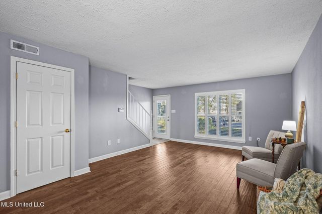 550 Post Road, 121, Ridgeland, MS 39157