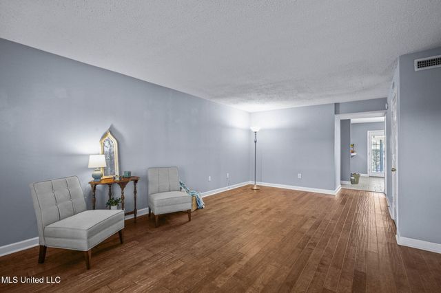 550 Post Road, 121, Ridgeland, MS 39157