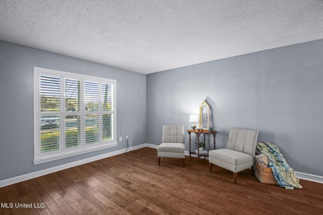 550 Post Road, 121, Ridgeland, MS 39157