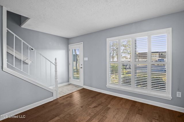 550 Post Road, 121, Ridgeland, MS 39157