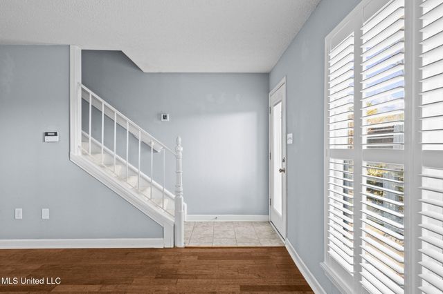 550 Post Road, 121, Ridgeland, MS 39157