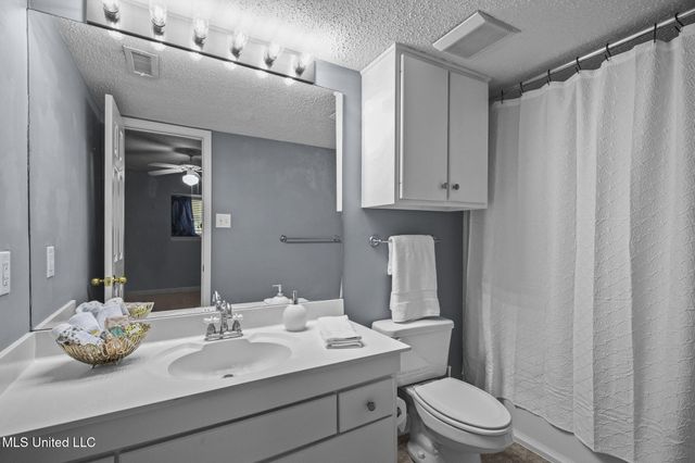 550 Post Road, 121, Ridgeland, MS 39157