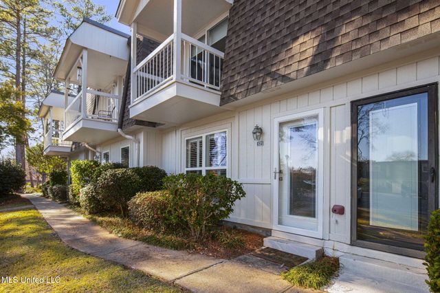 550 Post Road, 121, Ridgeland, MS 39157