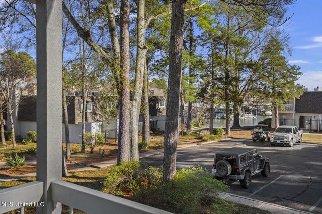 550 Post Road, 121, Ridgeland, MS 39157