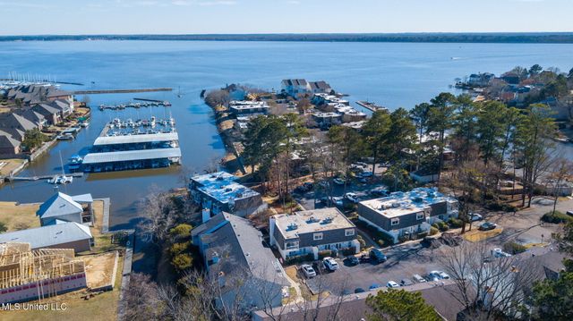 550 Post Road, 121, Ridgeland, MS 39157