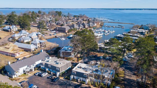 550 Post Road, 121, Ridgeland, MS 39157