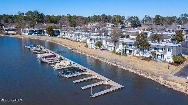 550 Post Road, 121, Ridgeland, MS 39157